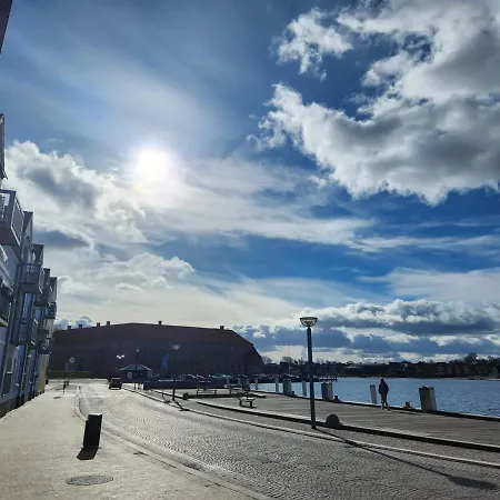 Grannys House - View Of The Harbour - Ground Floor Lägenhet