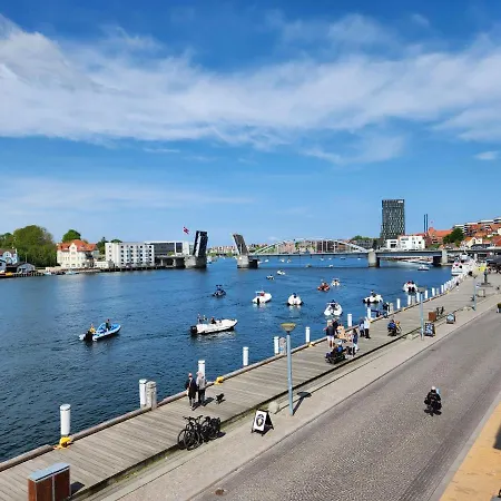Grannys House - View Of The Harbour - Ground Floor Lägenhet *