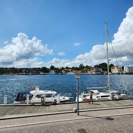 Grannys House - View Of The Harbour - Ground Floor Lägenhet *